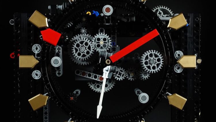 ساعت لگویی؛ شاهکار مکانیکی که زمان را از ثانیه تا سال‌های کهکشانی می‌ سنجد