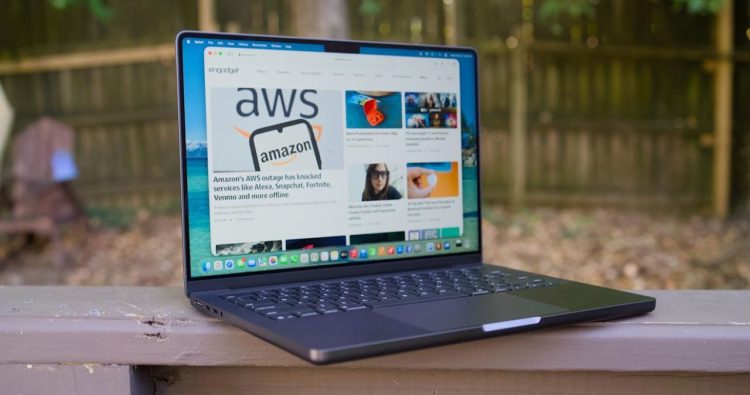 مکبوکهای لمسی اپل با رابط هوشمند عرضه می شوند