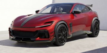 نمای سه‌رخ جلو Ferrari Purosangue با کیت نرم منصوری و قطعات فیبر کربنی مشکی