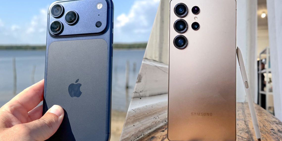 نمای پشت دو گوشی هوشمند سامسونگ و آیفون در کنار یکدیگر، با تمرکز بر طراحی بدنه، رنگ، و چیدمان ماژول دوربینها