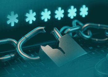 تصویر مفهومی از زنجیر و قفل شکسته در کنار نمادهای رمز عبور، نشان‌دهنده ریسک‌های امنیتی مدیران پسورد