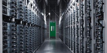 مایکروسافت دیتاسنترهای عظیم خود را در عربستان افتتاح می‌ کند