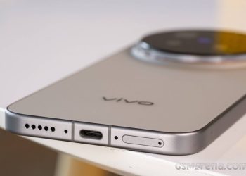 ویوو گوشی 12 هزار میلی آمپری خود را آزمایش می کند