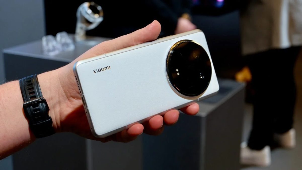 شیائومی 14 اولترا یکی از قدرتمندترین گوشی‌های اندرویدی است که از همان تراشه Snapdragon 8 Gen 3 استفاده می‌کند و تمرکز اصلی آن بر عکاسی حرفه‌ای است. 