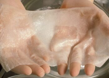 موسسه علم و فناوری کره اعلام کرد که تیم مرکز تحقیقات مواد هیبریدی نرم، پوشش پلیمری ساخته است که در ناحیه آسیب دیده تغییر رنگ پیدا می کند و امکان تشخیص فوری و خود ترمیمی با دمای بالا را فراهم می‌کند.