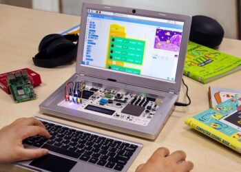 کامپیوتر برای پلتفرم آموزشی STEM