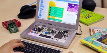 کامپیوتر برای پلتفرم آموزشی STEM