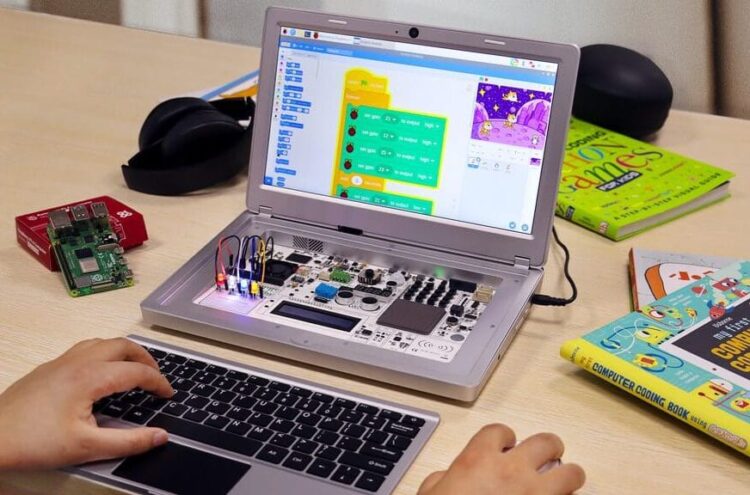 کامپیوتر برای پلتفرم آموزشی STEM