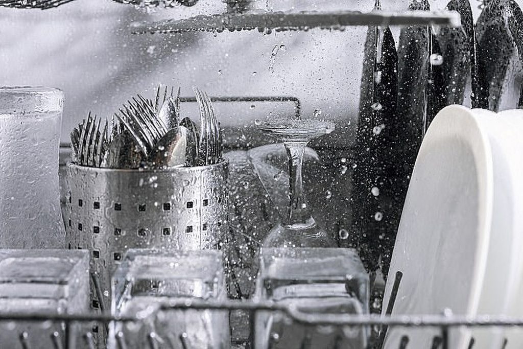 ماشین ظرف شویی بدون نیاز به مواد شوینده و با استفاده از بخار