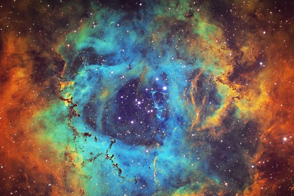 تصویر انتزایی از فسیل کهکشان رادیویی