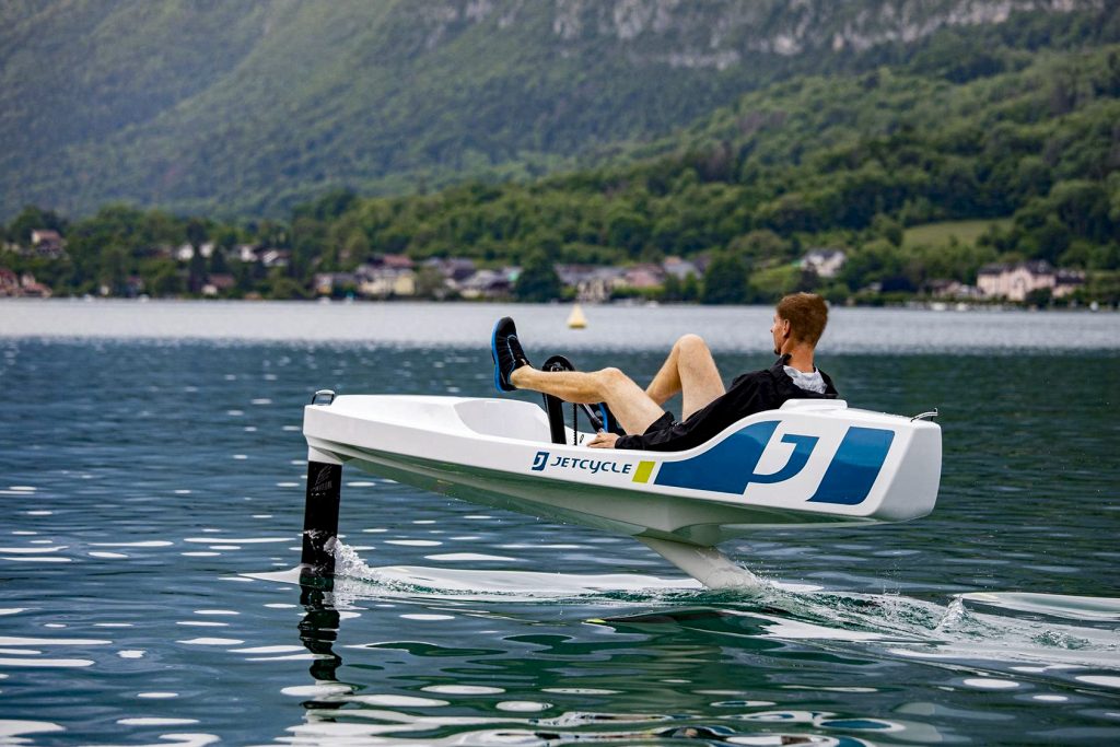 شرکت فرانسوی جت سایکل نوعی قایق از نوع هیدروفویل ها ساخته که می تواند تجربه استفاده خوشایند را برای طیف زیادی از جوانان فراهم کند.