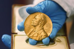 شش روز، شش جایزه نوبل و چهره‌هایی از سراسر جهان که به فهرست نخبه‌ترین دانشمندان، نویسندگان، اقتصاددانان و رهبران حقوق بشر جهان اضافه می شوند.