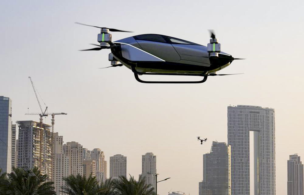 روز دوشنبه، مردم دبی‌ یک تاکسی پرنده برقی رادیدندکه با ارائه یک فناوری آینده‌نگر می‌توانست مردم را از فراز شهرها جابجا کند.