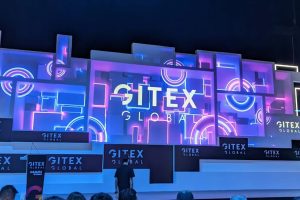 نمایشگاه بزرگ فناوری جیتکس 2022 که در مرکز تجارت جهانی دبی برگزار شد، شاید هنوز به اندازه CES در لاس وگاس یا کنگره جهانی موبایل در بارسلون مشهور نباشد، اما برگزارکنندگان برنامه‌های بزرگی برای تغییر آن دارند.