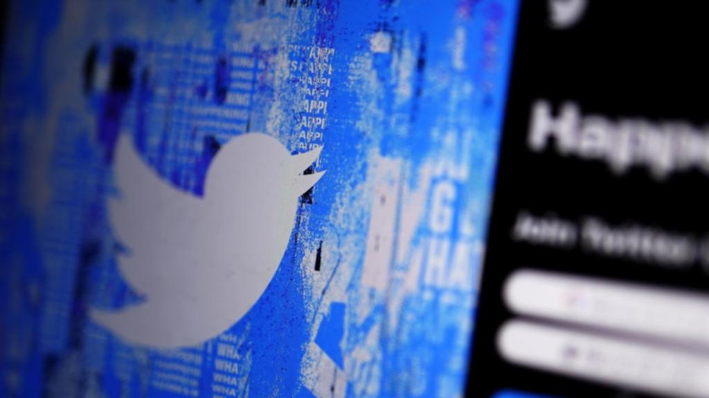 توییتر اعلام کرد مانع ایجاد لینک در توییت ها  به دیگر پلتفرم های شبکه های  اجتماعی مانند اینستاگرام و Mastodon توسط کاربران می‌شود.