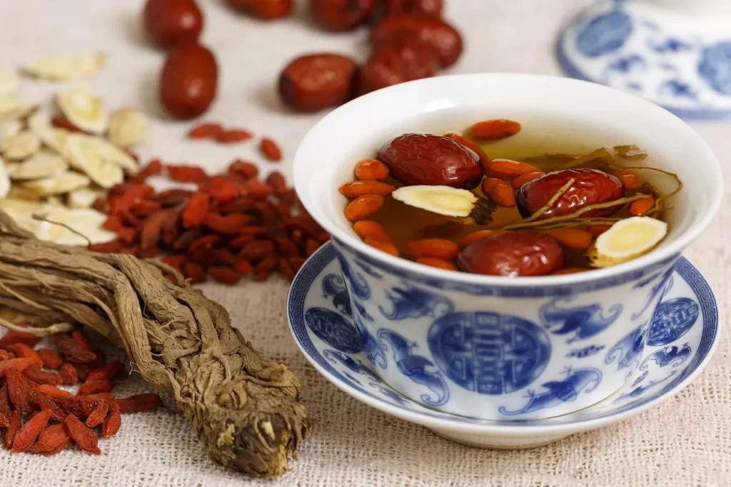 گون گیاهی گلدار است که اصالت چینی و کره ای دارد. در طب سنتی چینی از ریشه گیاه گون به عنوان یک ماده مقوی و آداپتوژن(سازشی) استفاده می شود.