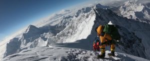 اگر کوهنوردان بخواهند به قله اورست، در ارتفاع 8848 متری از سطح دریا برسند، باید با آنچه به عنوان "منطقه مرگ" شناخته می شود، مقابله کنند.