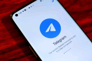تلگرام با داشتن تعداد زیادی ویژگی کاربردی نسبت به سایر پیامرسان ها مانند مسنجر فیس بوک و واتساپ درصدر قرار دارد.