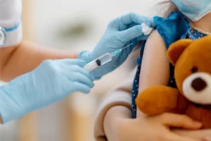 یک مطالعه جدید نشان می دهد که نحوه زایمان ممکن است بر پاسخ سیستم ایمنی بدن به دو واکسن مهم دوران کودکی تأثیر بگذارد.