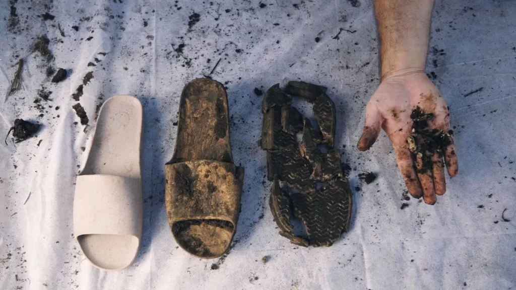 شرکت استارتاپی Balena خود را یک شرکت علم مواد می‌داند و اولین کفش کاملاً تجزیه ‌پذیر جهان را تولید کرده است.