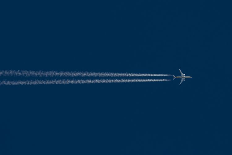 بر اساس مطالعه جدیدی انتشار گازهای گلخانه ای  ناشی از سفرهای هوایی تا سال 2050 با افزایش تقاضا برای سفرهای هوایی تقریباً سه برابر می شود
