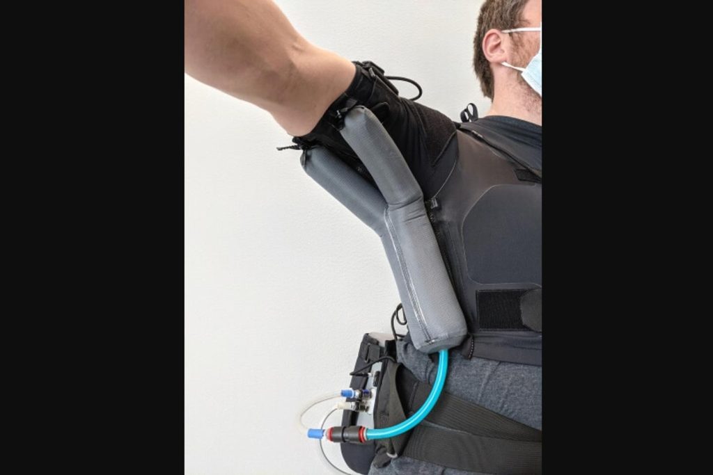 دانشمندان یک ربات پوشیدنی جدید برای کمک به افراد مبتلا به ALS طراحی کرده اند که آنها را قادر به انجام برخی از کارها شخصی می کند.
