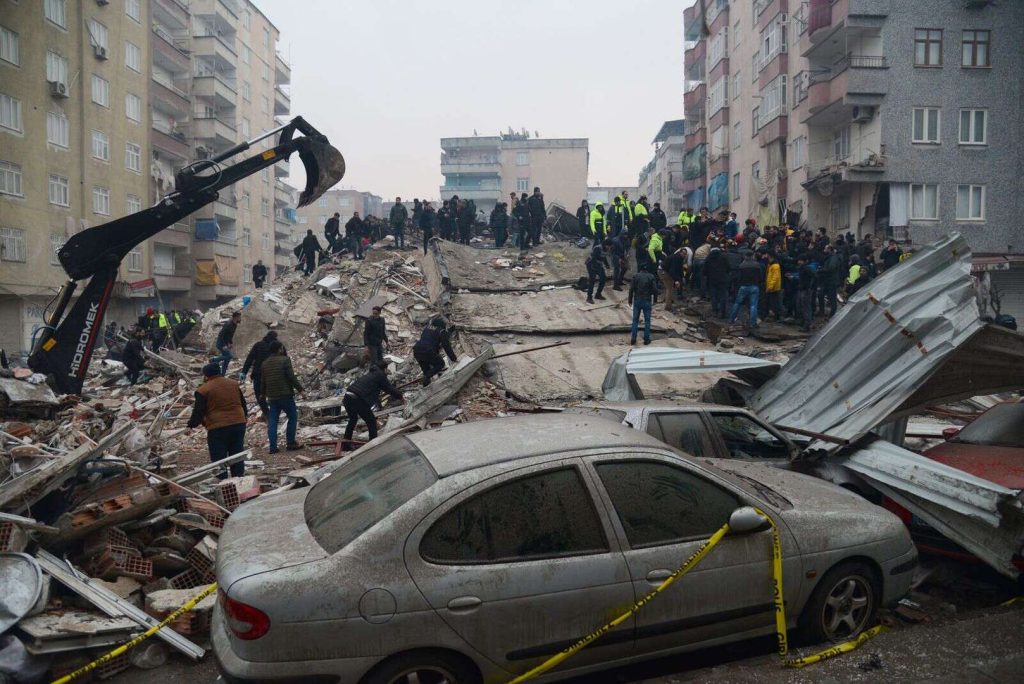 در سوم فوریه، فرانک هوگربیتس، محقق هلندی SSGEOS سه روز زودتر وقوع زلزله به بزرگی 7.5 ریشتر در مرکزی ترکیه پیش‌بینی کرد