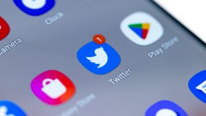 کاربران توییتر که مشترک توییتر آبی نیستند اگر تا 20 مارس اشتراک تهیه نکنند، احراز هویت دو مرحله‌ای پیامکی آنها به طور خودکار غیرفعال می شود.