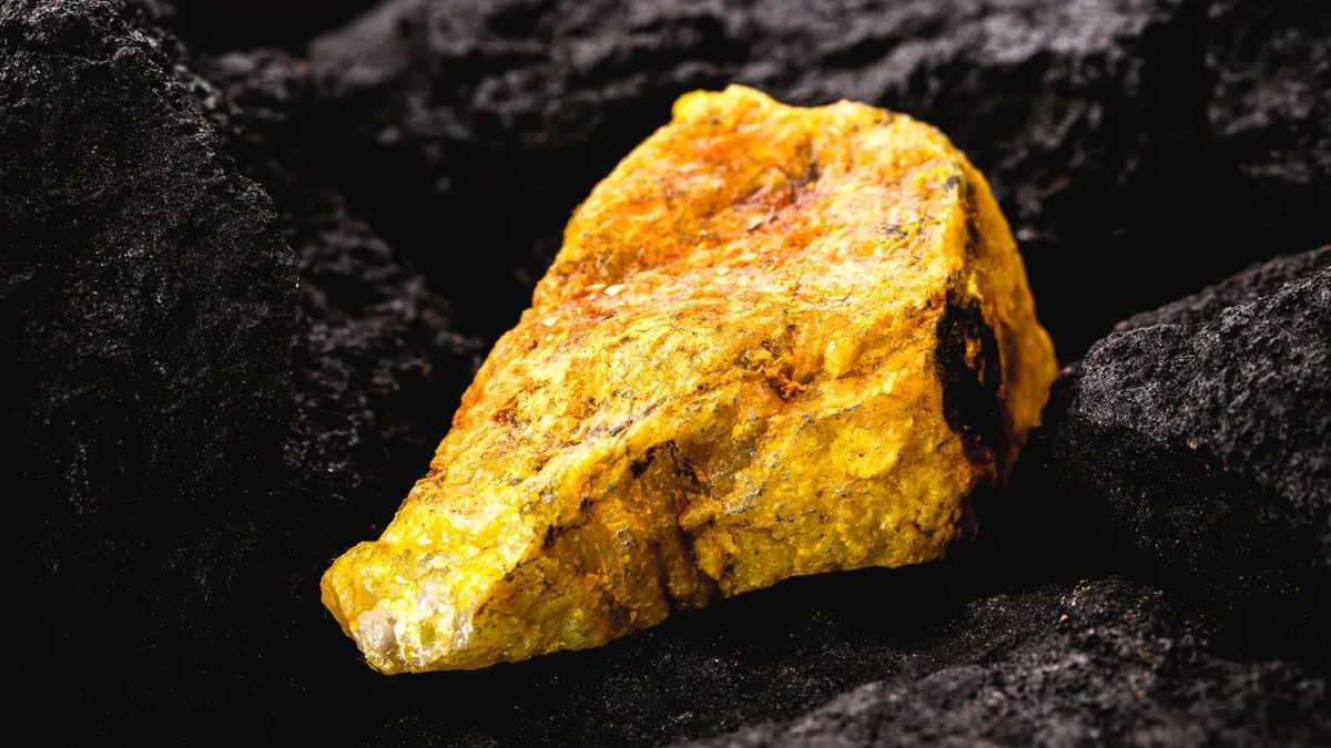 آژانس بین المللی انرژی اتمی (IAEA) گزارش داده است که حدود 2.5 تن اورانیوم طبیعی از سایتی در لیبی که تحت کنترل دولت نیست، مفقود شده است.