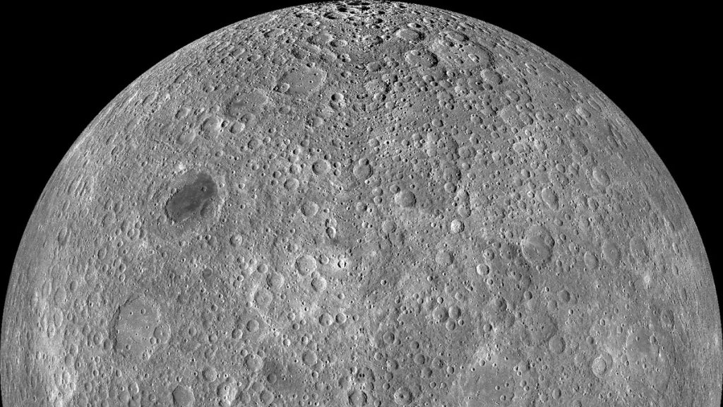 دانشمندان قصد دارند یک تلسکوپ رادیویی کوچک را در سمت دور ماه قرار دهند تا با رصد سیگنال های عصر تاریکی به گذشته باستانی جهان نگاه کنند.