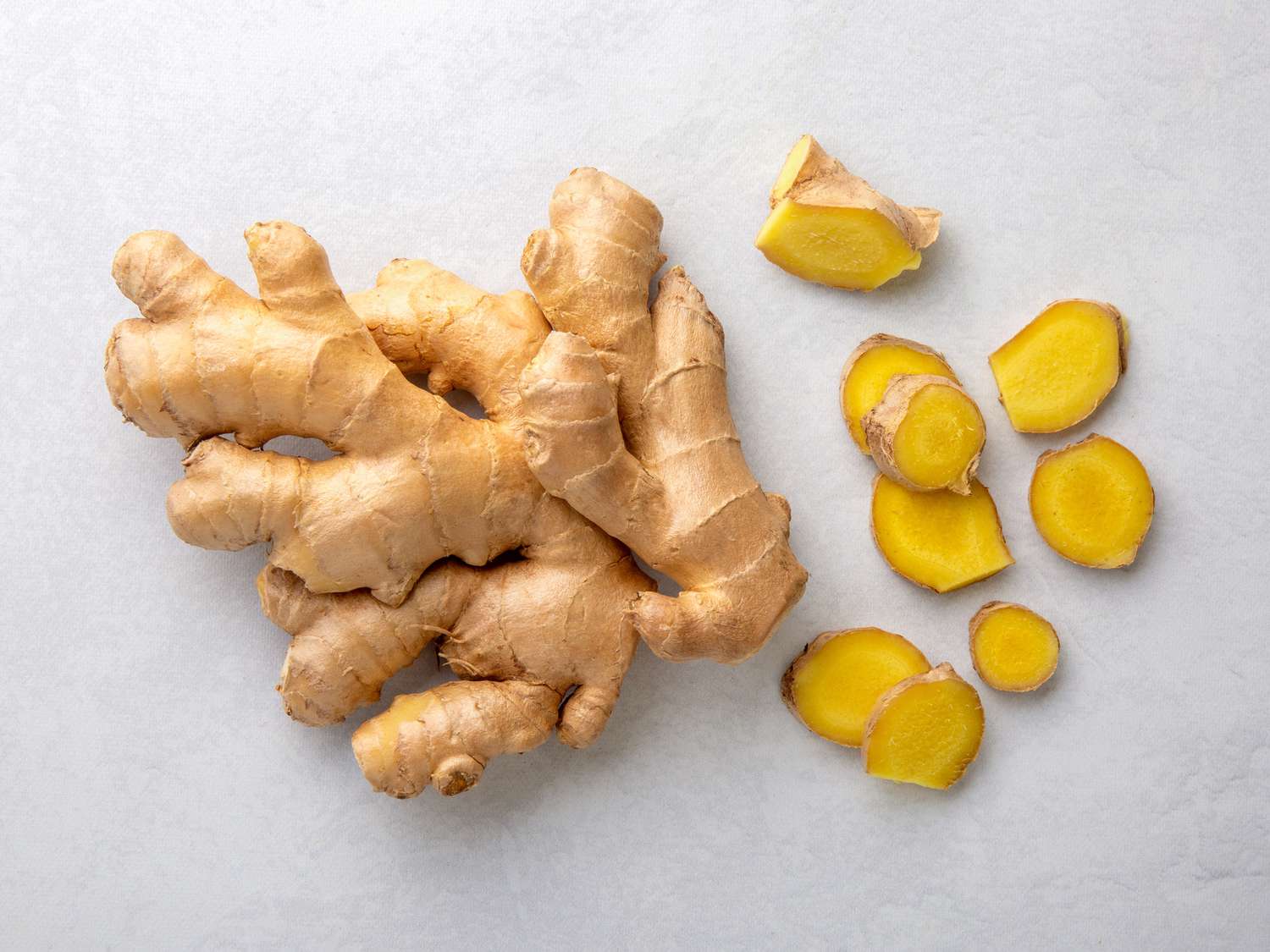 زنجبیل از زمان های قدیم به دلیل فواید بی شمار آن، به طور گسترده ای در طب سنتی آسیایی برای درمان انواع بیماری ها استفاده می شده است.