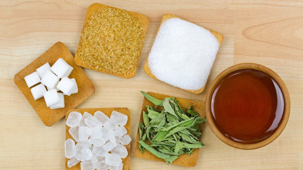 موادی جایگزین قند به جای قند معمولی در غذاها و نوشیدنی‌ها استفاده می‌شوند می‌توانند کم‌کالری، بدون کالری یا حتی دارای کالری باشند.