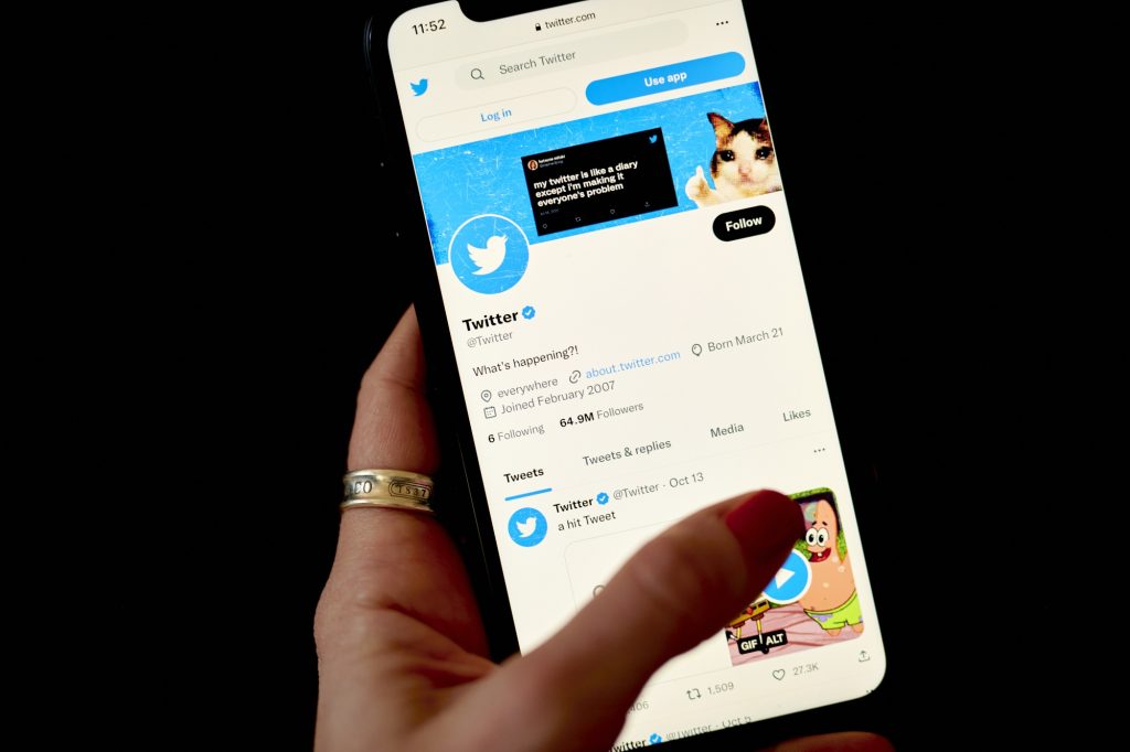 بر اساس یک گزارش جدید از SimilarWeb ، شرکت توییتر برای فروش اشتراک توییتر آبی به کاربران ، مشکل جدی دارد.