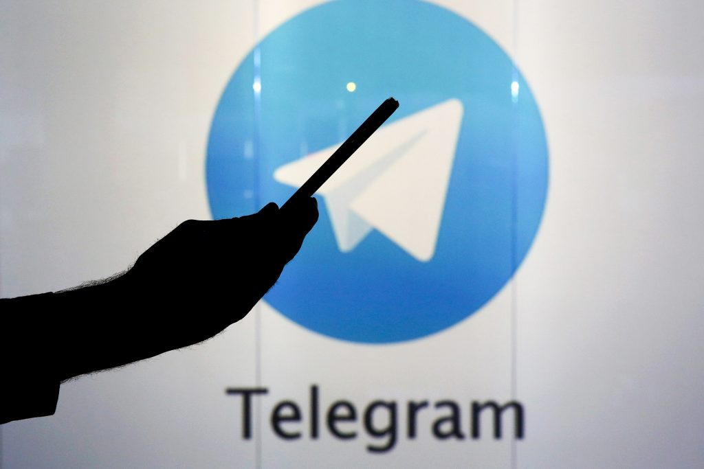 تلگرام قابلیت‌های زیادی نظیر اشتراک گذاری رسانه، دارد با این حال گاها کند شدن سرعت دانلود تلگرام کاربران را دچار مشکل می کند.