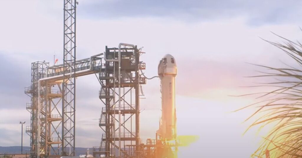 بیست و چهارمین ماموریت Blue Origin موفقیت آمیز بود. پس از اینکه موشک نیو شپرد صبح روز سه شنبه از غرب تگزاس به پرواز درآمد، کپسول تقویت کننده و خدمه آن به طور ایمن در اواسط پرواز از هم جدا شدند و هر دو به زمین بازگشتند.