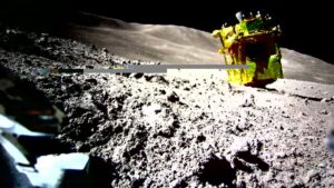 فضاپیمای SLIM روی ماه. LEV-2 اولین ربات جهان است که اکتشاف کاملاً مستقلی در سطح ماه انجام می دهد