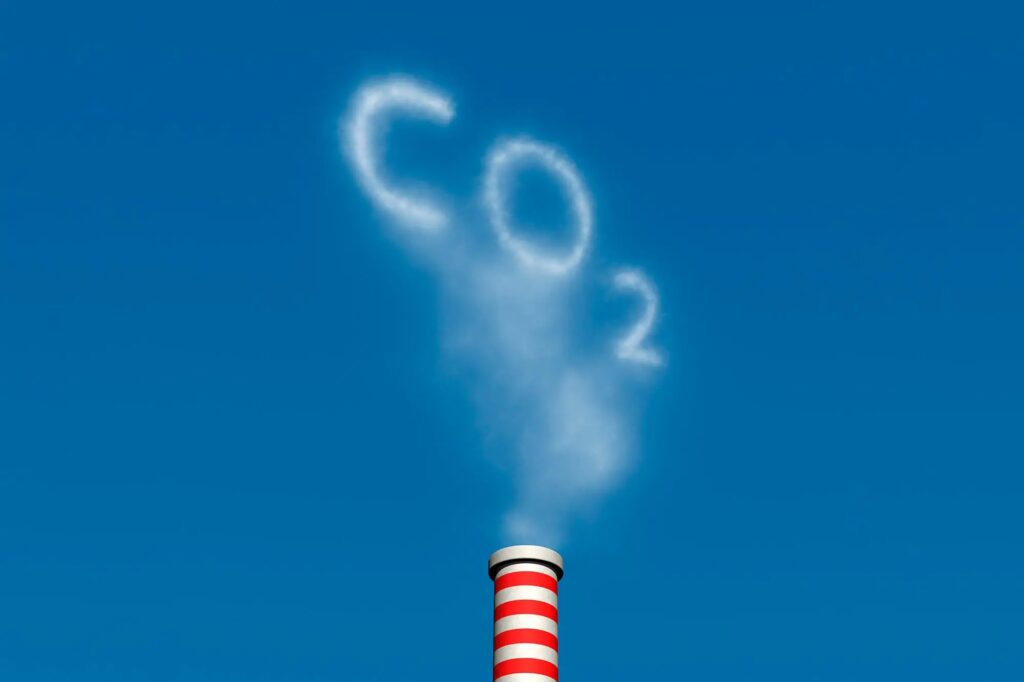 آخرین گزارش پروژه جهانی کربن نشان می دهد که انتشار جهانی دی‌اکسید کربن که به رکورد 36.8 میلیارد تن در سال 2023 رسیده است، با کاهش مورد نیاز برای تحقق اهداف آب و هوایی توافق پاریس فاصله زیادی دارد. تفاوت‌های قابل توجه‌ای در روندهای منطقه‌ای و نیازی مبرم به افزایش تلاش‌ها برای کاهش انتشار و فن آوری های حذف کربن، وجود دارد