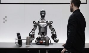 به لطف همکاری بین شرکت‌های Figure و OpenAI، یک ربات انسان‌نما به نام Figure 01 اکنون می‌تواند با افراد در زمان واقعی مکالمه کند و بر اساس درخواست‌ها، کار انجام دهد
