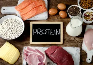 (زیرنویس تصویر: فاصله‌گذاری مناسب بین مصرف پروتئین در حین رژیم فستینگ متناوب می‌تواند راهی برای بهره بردن از مزایای بیشتری برنامه غذایی باشد)