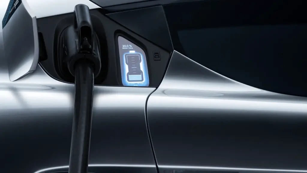 شرکت Nyobolt یک نمونۀ اولیه از خودروی الکتریکی ارائه کرده است که می‌تواند از ۱۰ به ۸۰ درصد را در کمتر از پنج دقیقه شارژ کند.