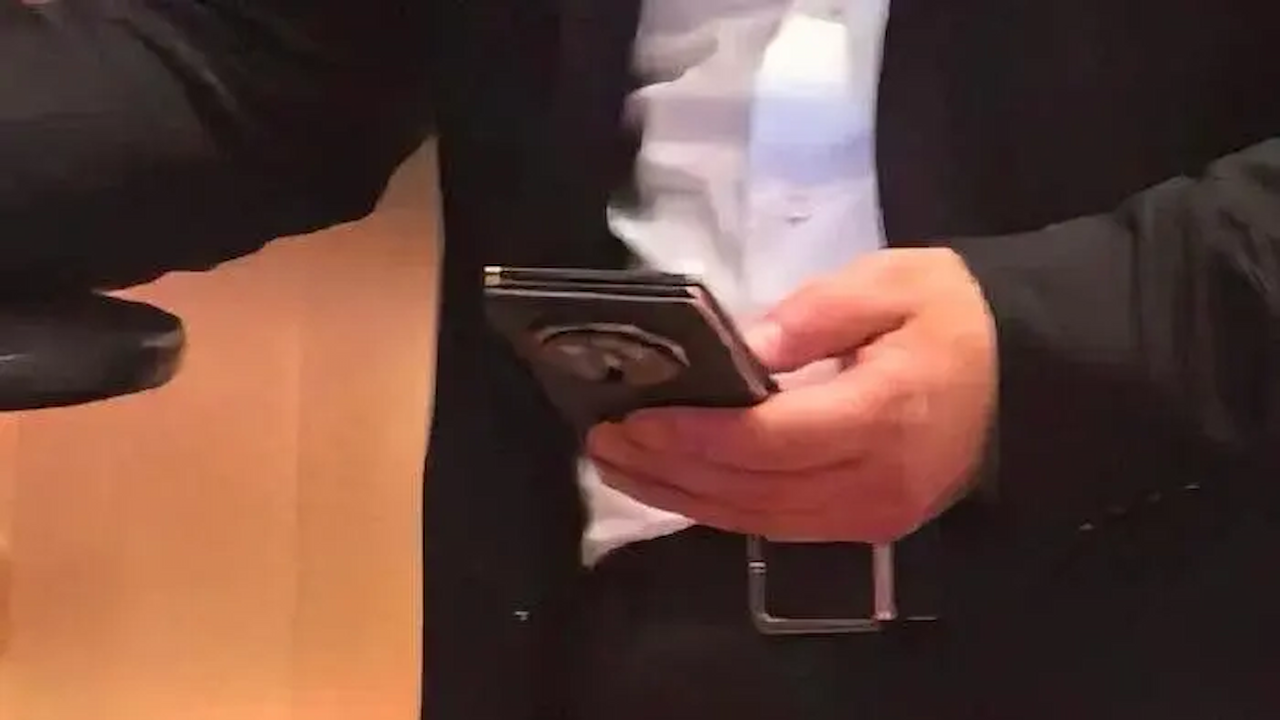 هواوی در حال آماده&zwnj;سازی گوشی هوشمندی با ۳ نمایشگر &zwnj;تاشو است