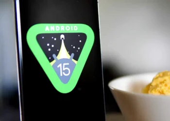 اعمال محدودیتهای جدید برای بارگزاری جانبی در اندروید 15