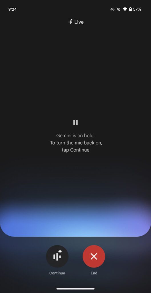 شما می‌توانید از این رابط کاربری خارج شوید تا به استفاده از گوشی خود ادامه دهید یا صفحه را قفل کنید، در حالی که Gemini Live در پس‌زمینه به کار خود ادامه می‌دهد