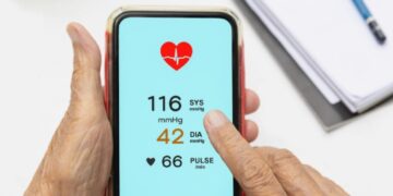 اندازه‌گیری فشار خون تنها با یک لمس ساده از طریق گوشی
