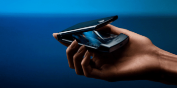 پتنت جدید موتورولا برای گوشی تاشو با لولای هوشمند تنظیم شونده براساس حرکت کاربر