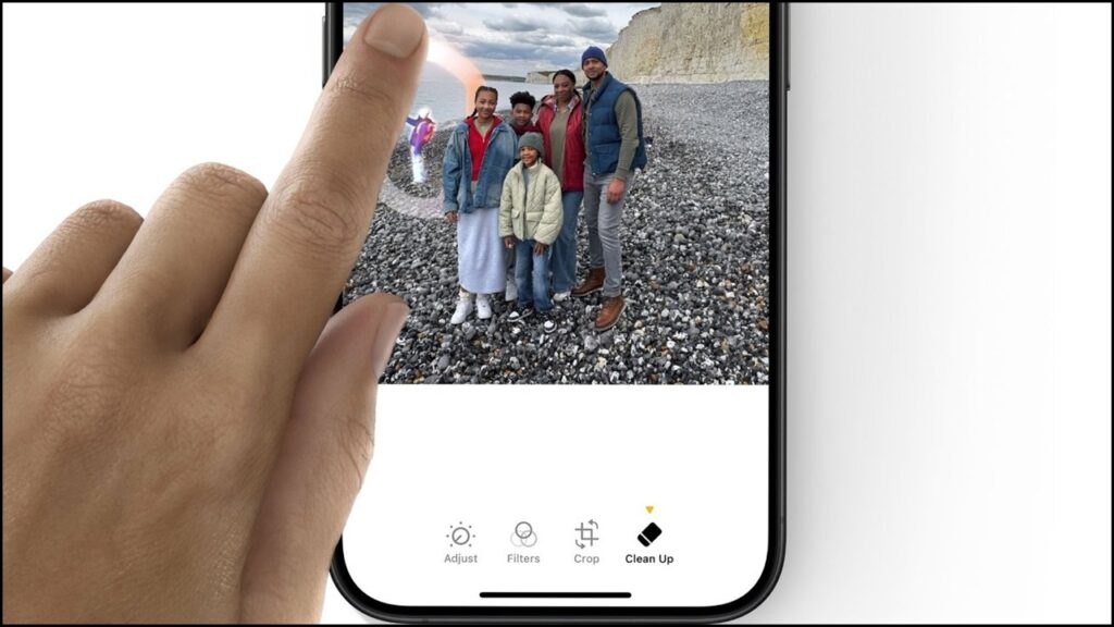 ابزار Clean Up در iOS 18 برای حذف اشیا از تصاویر در آیفون
