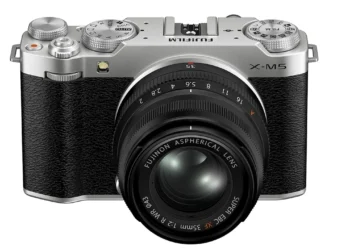 شرکت فوجی‌‌فیلم از دوربین FUJIFILM X-M5 رونمایی کرد