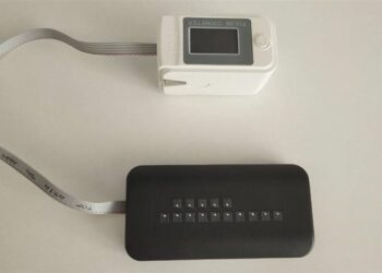 این دستگاه نبض سنج ایرانی بر اساس طب اسلامی کار می کند