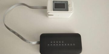 این دستگاه نبض سنج ایرانی بر اساس طب اسلامی کار می کند