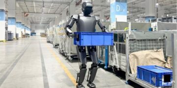 آغاز به کار ربات انسان‌نمای Walker S1 در کارخانه‌‌های BYD